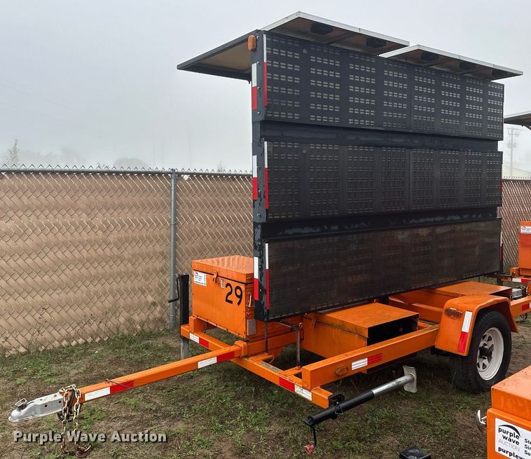 1998 American Signal message board trailer - DT6330