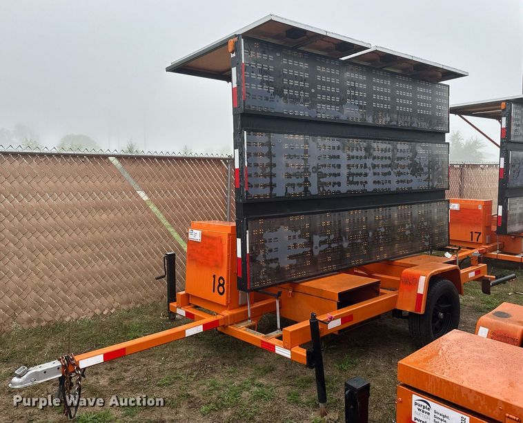 1999 American Signal message board trailer - DT6331