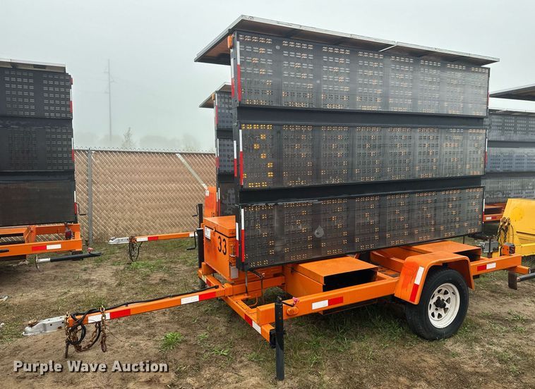 American Signal message board trailer - DT6332