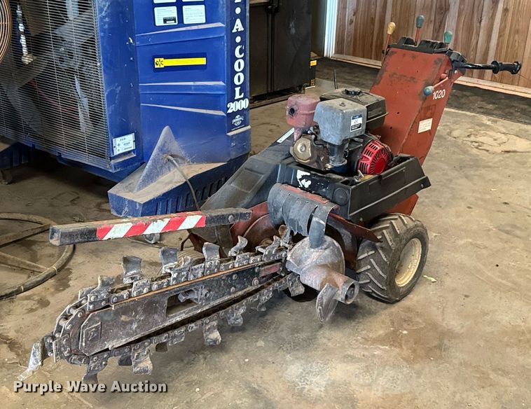 Ditch Witch 1020H trencher - DU9270