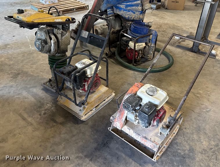 (3) plate compactors - DX5744