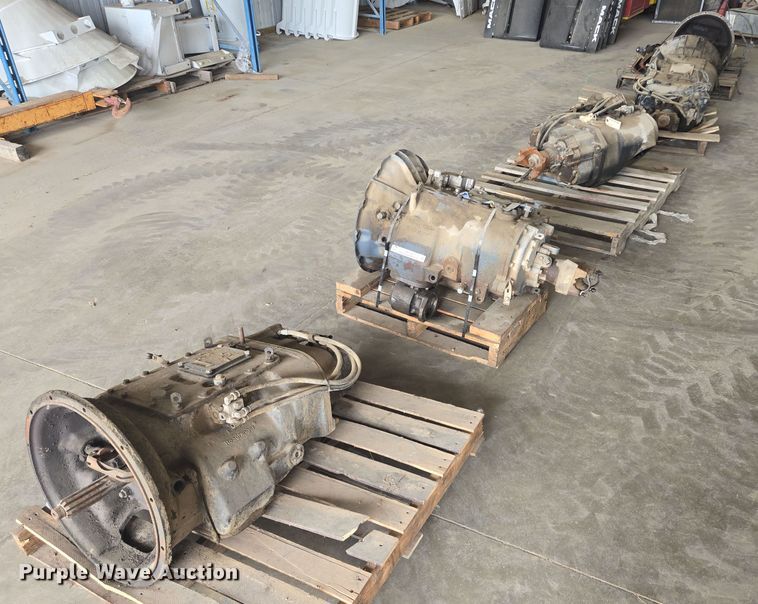 (5) Eaton Fuller transmissions - DY1122