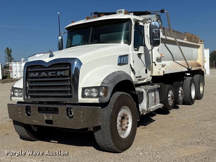 2017 Mack Granite GU713 dump truck - DZ4255