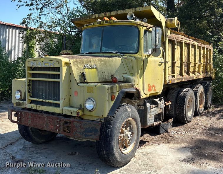 1984 Mack DM685S dump truck - EA7506