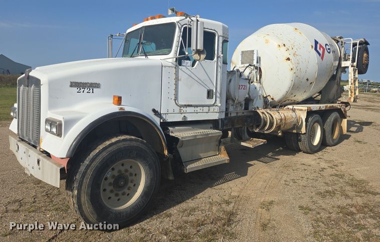 2002 Kenworth W900 ready mix truck - EB1025