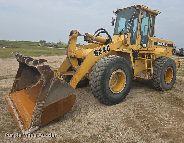 1993 John Deere 624G wheel loader - EB1028