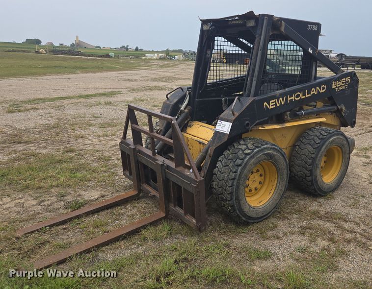 1997 New Holland LX665 skid steer loader - EB1029