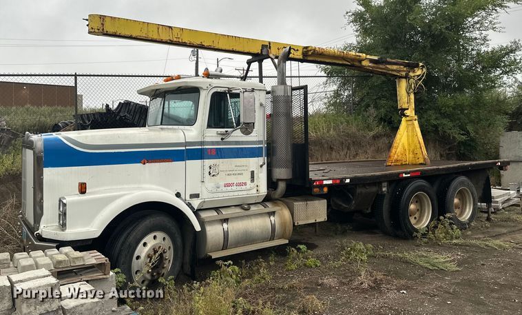 1988 International 9300 crane truck - EB2842