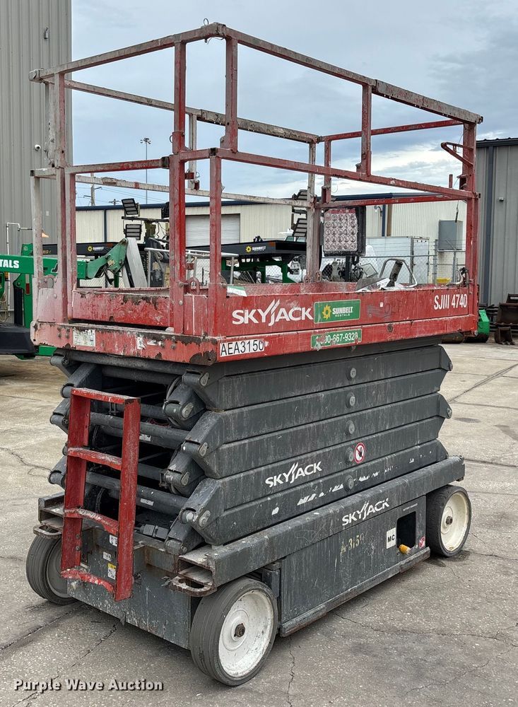 2017 SkyJack SJIII 4740 scissor lift - EC3773
