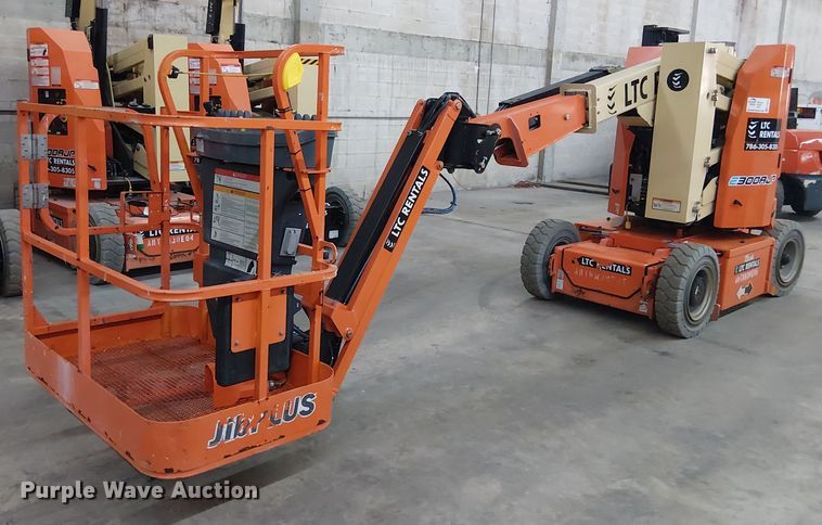 2022 JLG E300AJP boom lift - EC3818