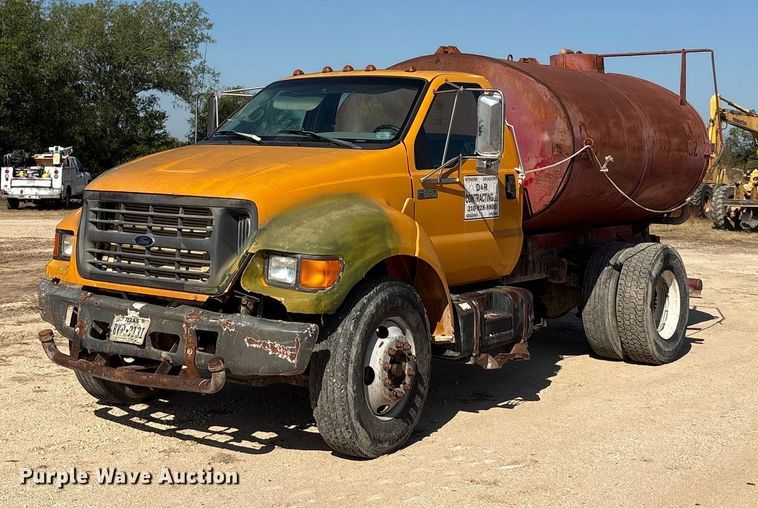 2000 Ford F650 tank truck - ED5866