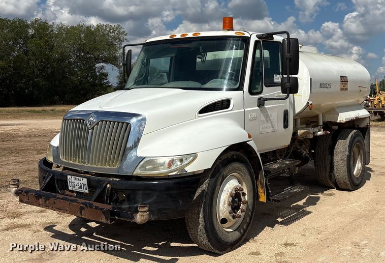 2007 International 4300 water truck - ED5868