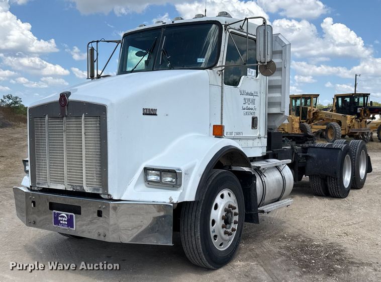 1999 Kenworth T800 semi truck - ED5871