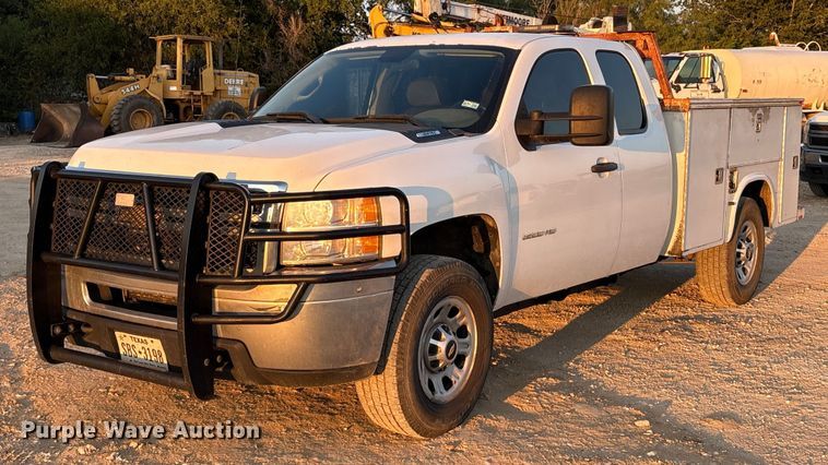 2013 Chevrolet Silverado 3500 HD Ext. Cab utility bed pickup truck - ED5896