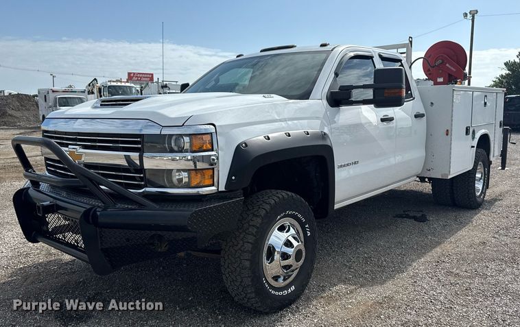 2018 Chevrolet Silverado 3500HD Double Cab utility bed pickup truck - EG5980