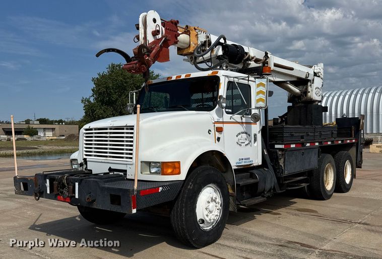1995 International 4900 digger derrick truck - EM8096
