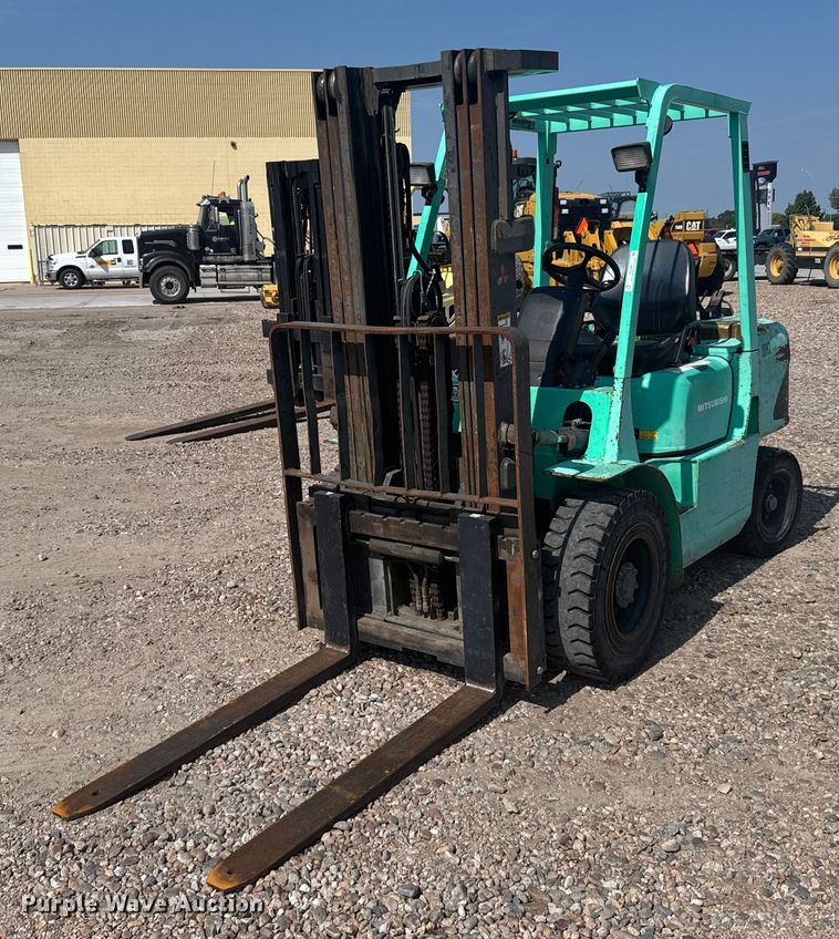 2001 Mitsubishi FG30K forklift - ER2382