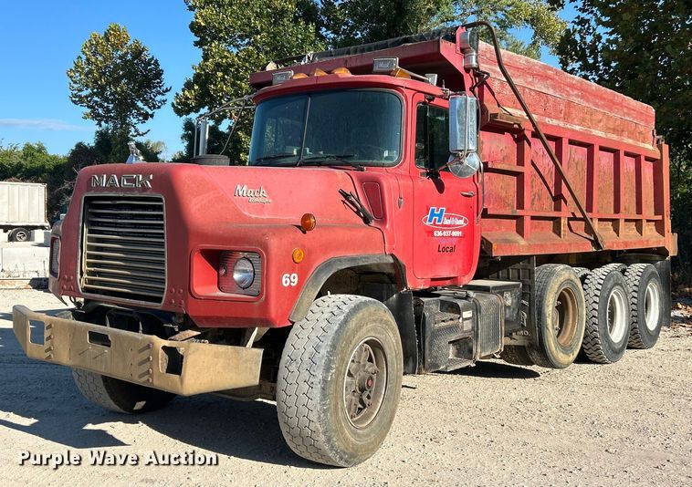 1995 Mack DM688S dump truck - ET3108