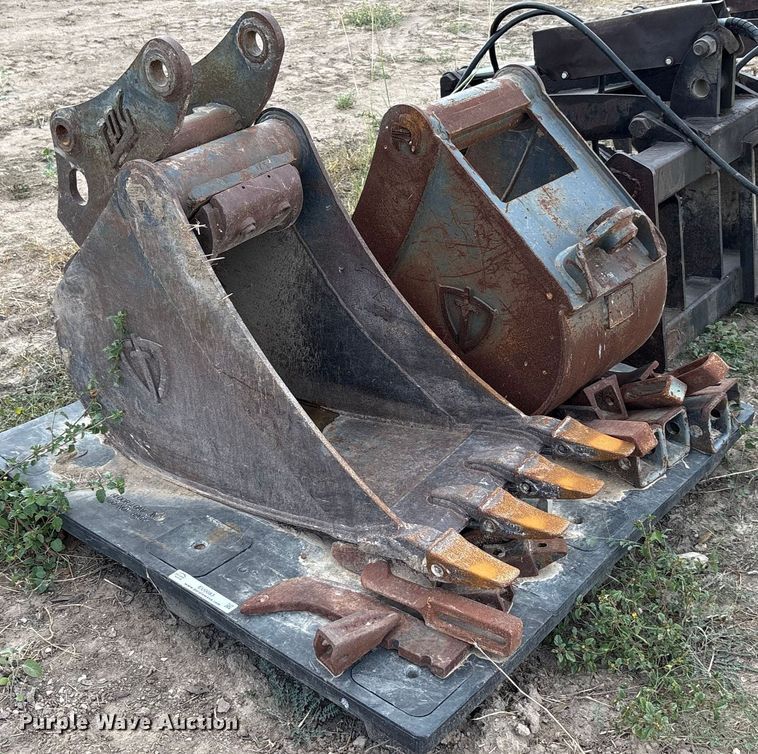 (2) excavator buckets - EU0083