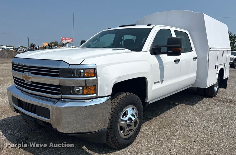 2016 Chevrolet Silverado 3500HD Crew Cab utility bed pickup truck - NU9591