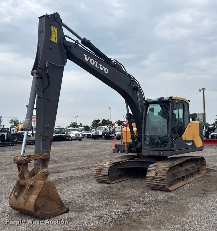 2017 Volvo EC140EL excavator - NU9599
