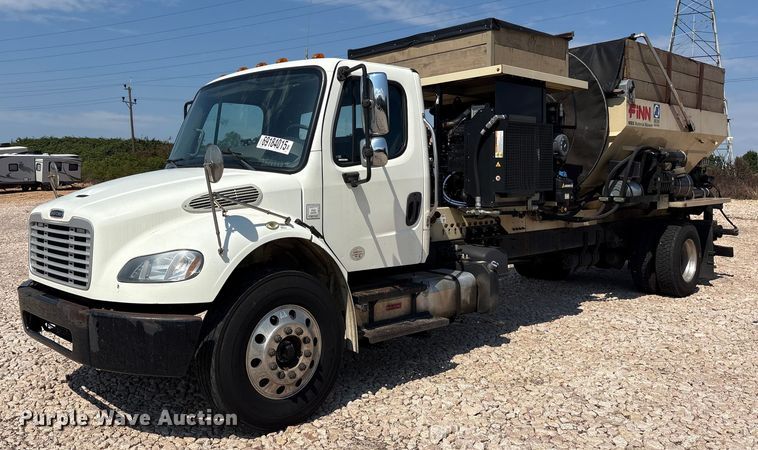 2015 Freightliner  M2 truck chassis with Finn MBX10 material blower - YA0943