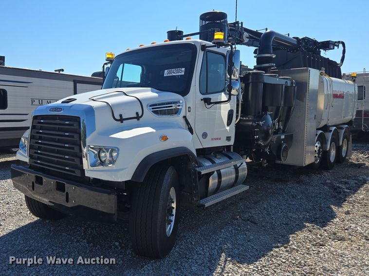 2025 Freightliner 114SD hydrovac truck - YA1021