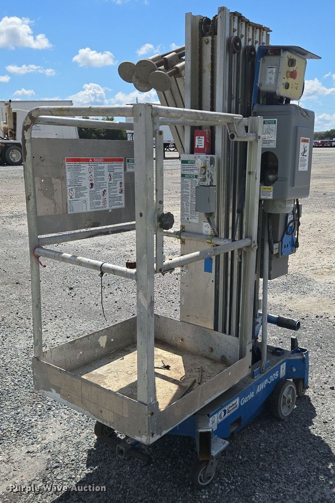 2018 Genie AWP-30S vertical lift - YA1064