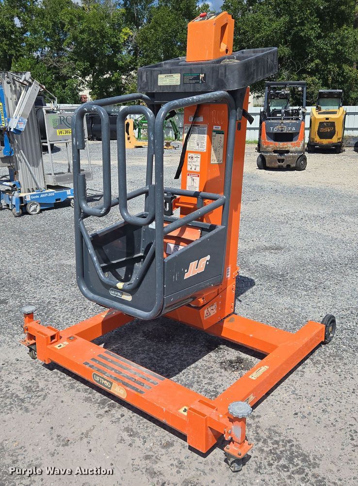 JLG FT70 vertical lift - YA1081