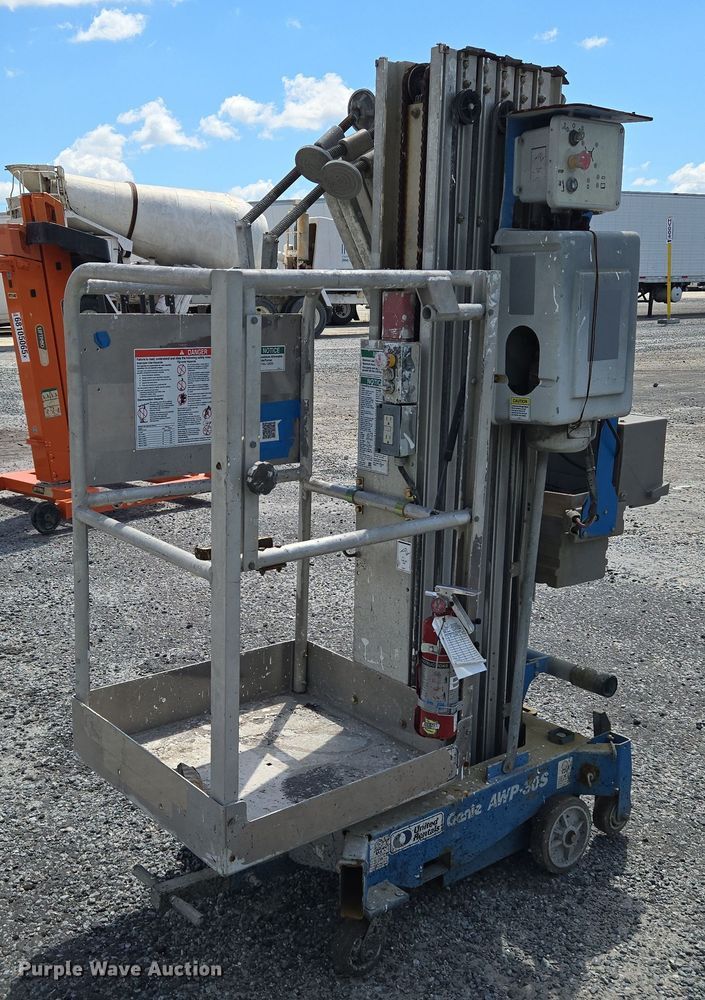 2018 Genie AWP-30S vertical lift - YA1085