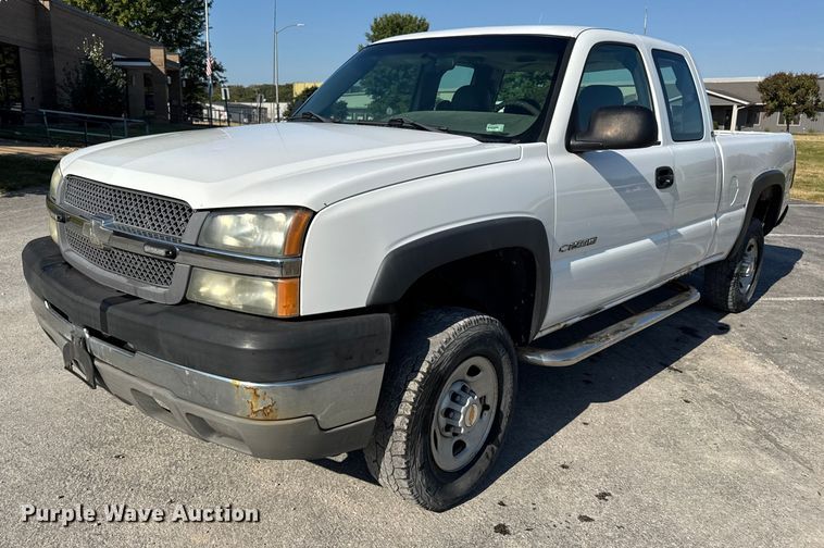 2003 Chevrolet Silverado 3500HD Ext. Cab pickup truck - DO2259