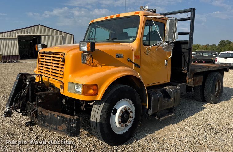 2002 International 4900 dump flatbed truck - DW6624
