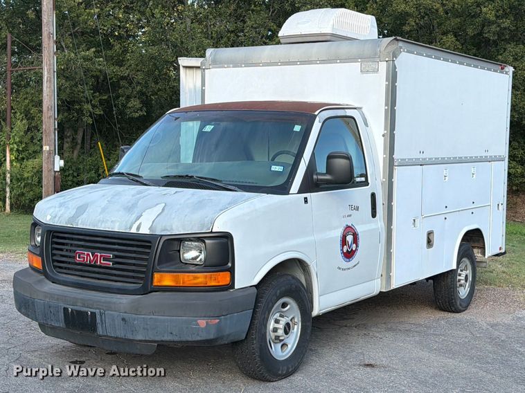 2004 GMC Savana utility van - DX5814