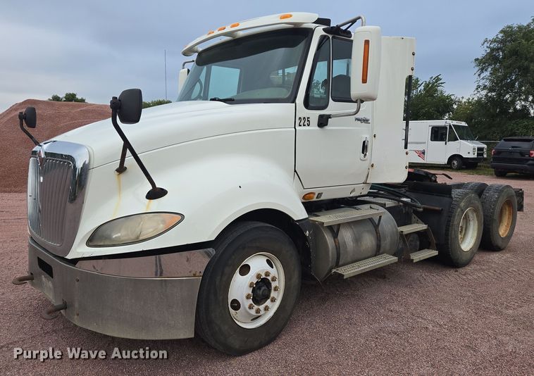 2010 International ProStar LF627 semi truck - DY1154