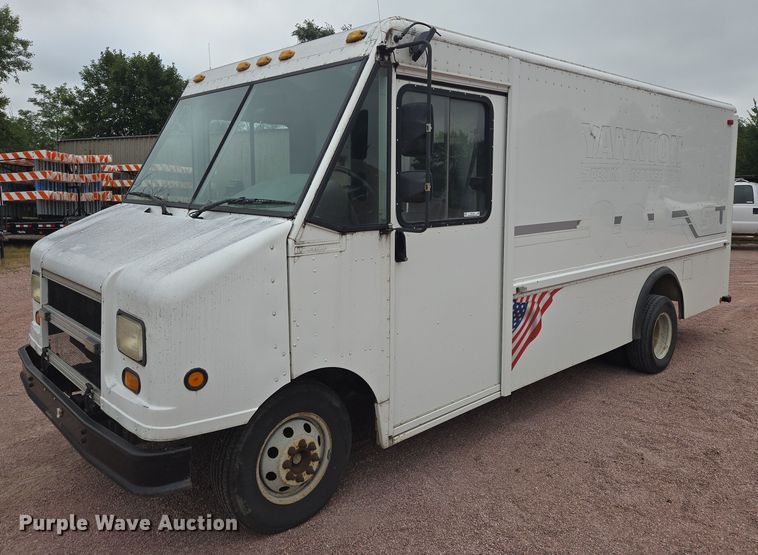 2001 Ford E350 delivery truck - DY1156