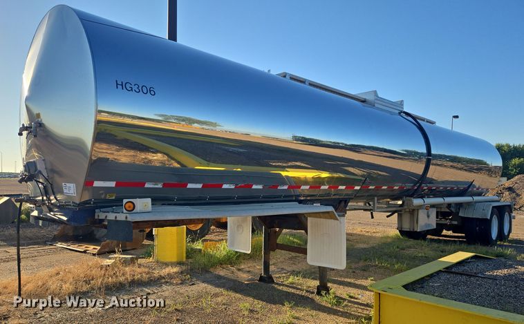 1995 Stainless Tank and Equipment tank trailer - EB1016