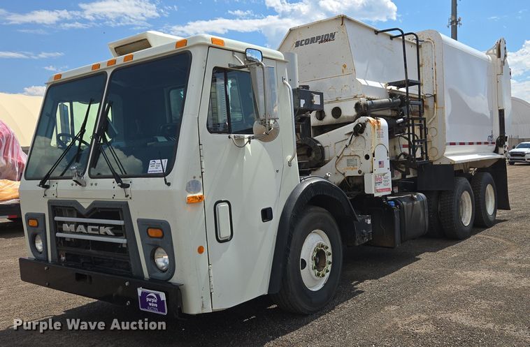 2014 Mack Leu refuse truck - EC1168