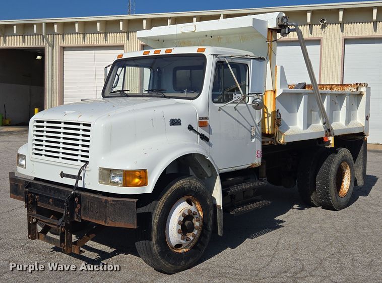 2000 International 4900 dump truck - EF1955