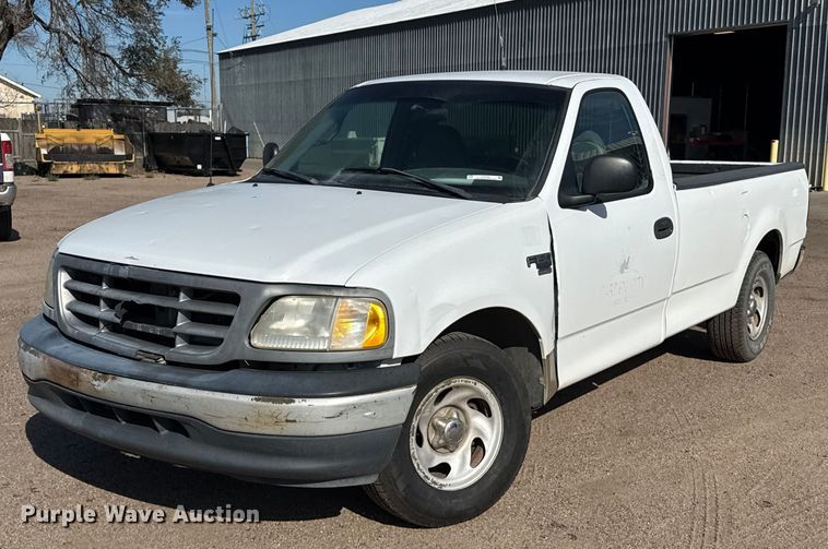 2000 Ford F150 pickup truck - EP0597