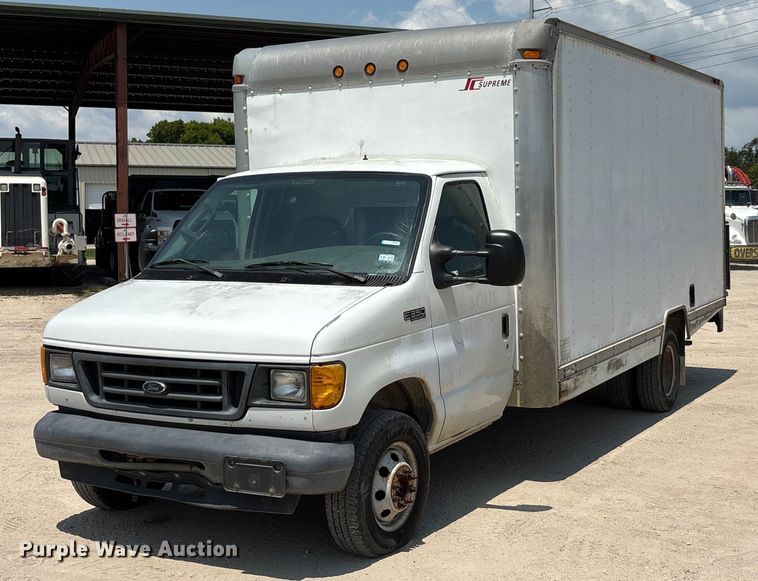 2005 Ford E350 Super Duty box truck - EU0033