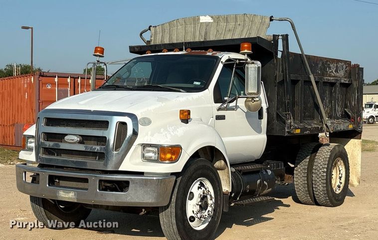 2009 Ford F750 dump truck - EU0047