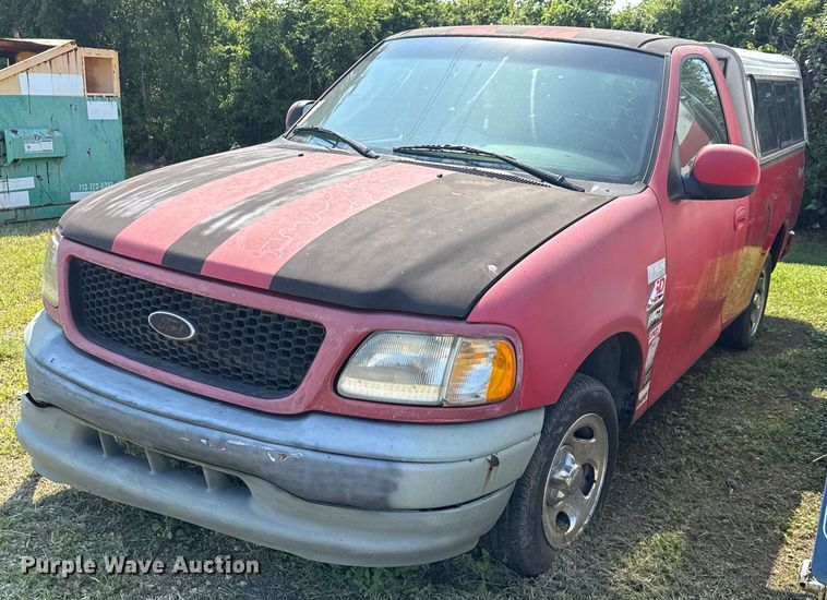 2002 Ford F150 pickup truck - EU0062