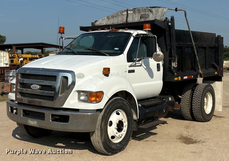 2009 Ford F750 dump truck - EU0063