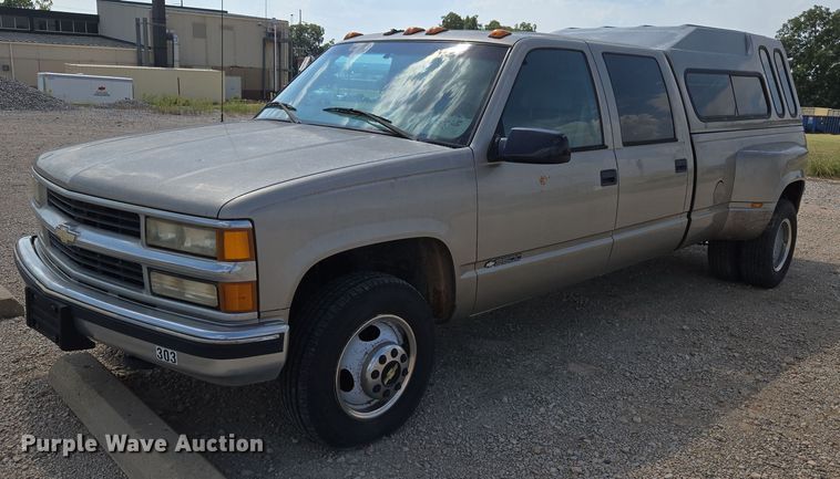 2000 Chevrolet C3500 Crew Cab pickup truck - EU3715