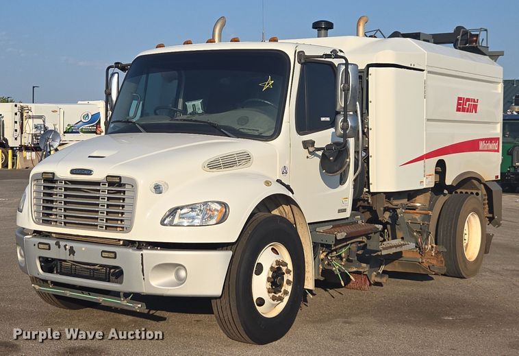 2015 Freightliner Business Class M2 street sweeper truck - EU4589