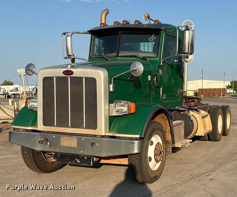 2016 Peterbilt 365 semi truck - EU4590