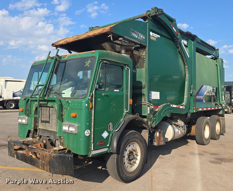 2012 Peterbilt 320 refuse truck - EU4597