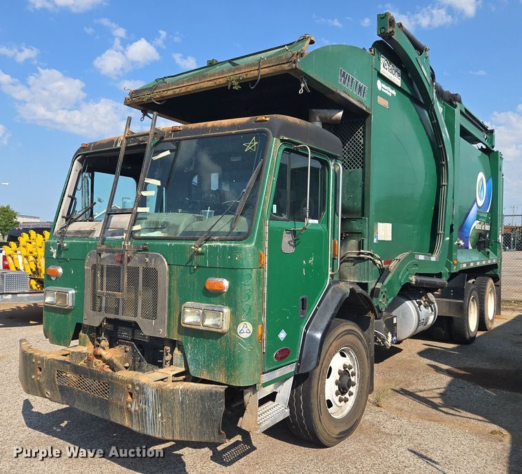 2016 Peterbilt 320 refuse truck - EU4599