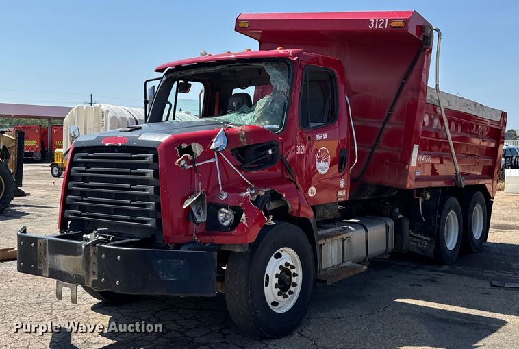 2017 Freightliner 108SD dump truck - EV1762
