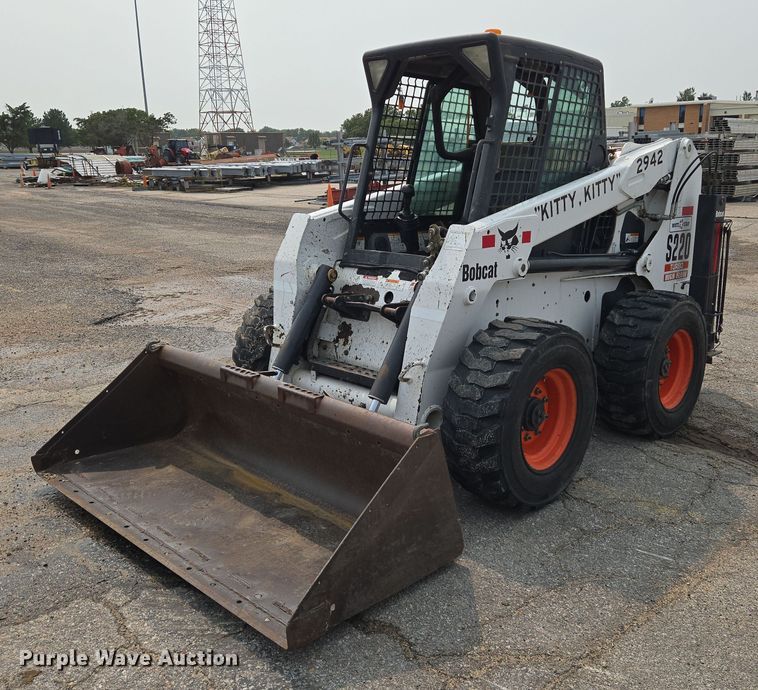 2004 Bobcat S220 skid steer loader - DU6800